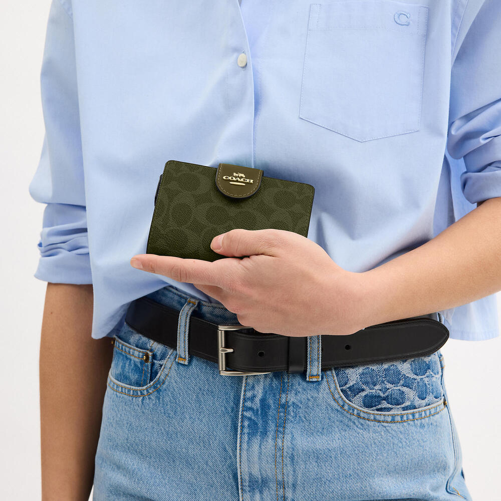 Medium Corner Zip Wallet In Signature Canvas - Picture 3 of 6